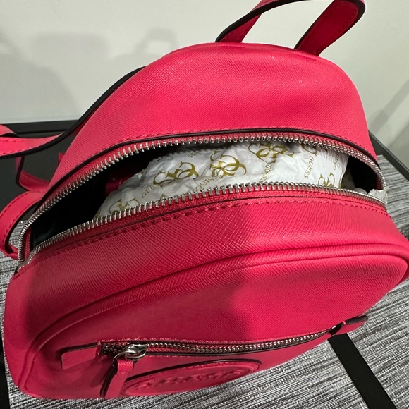 small hotpink guess backpack - Picture 2 of 3